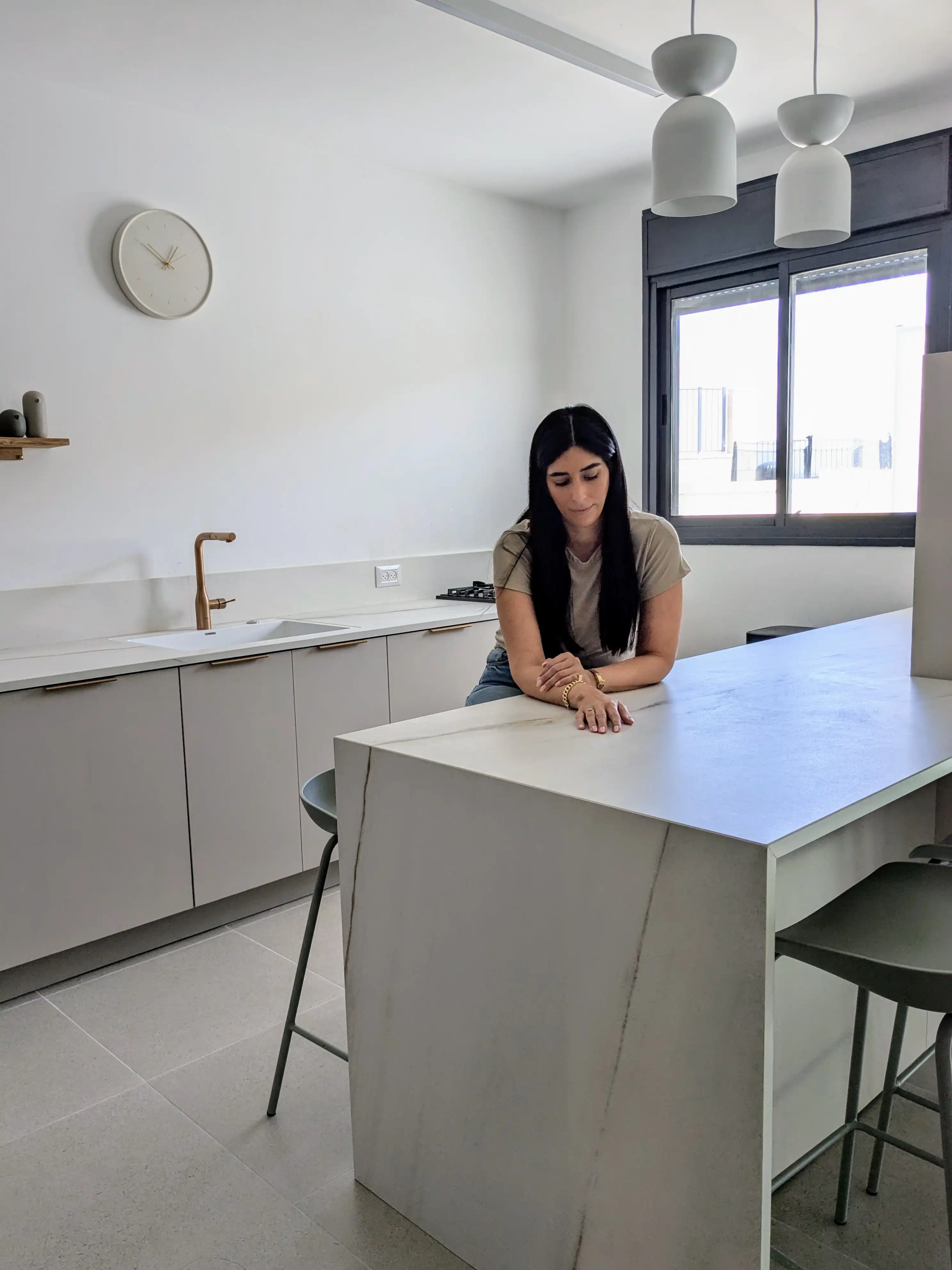 שירז המעצבת מטבח מודרני מעצבת פנים