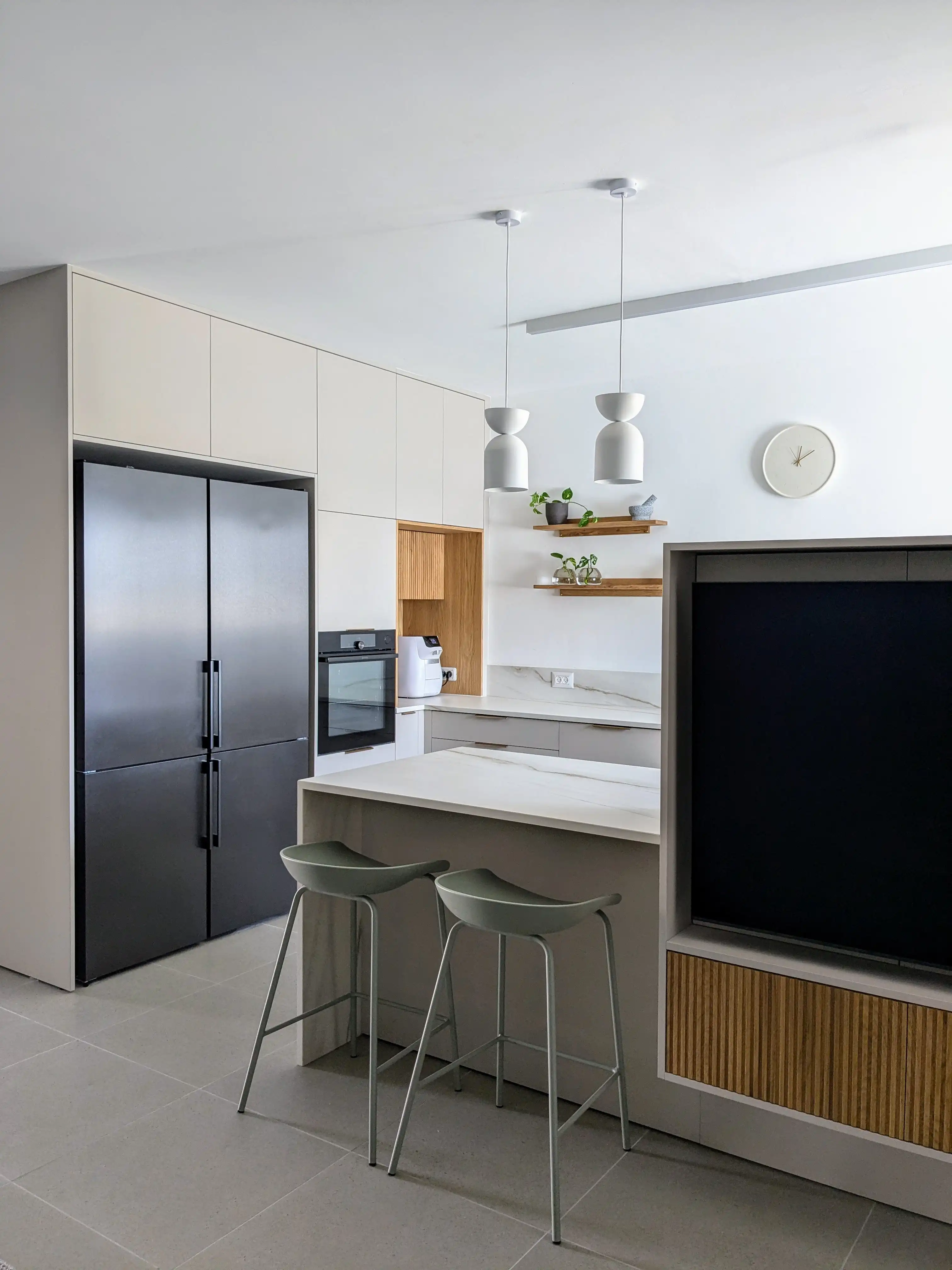 מטבח מודרני נגרות טלויזיה