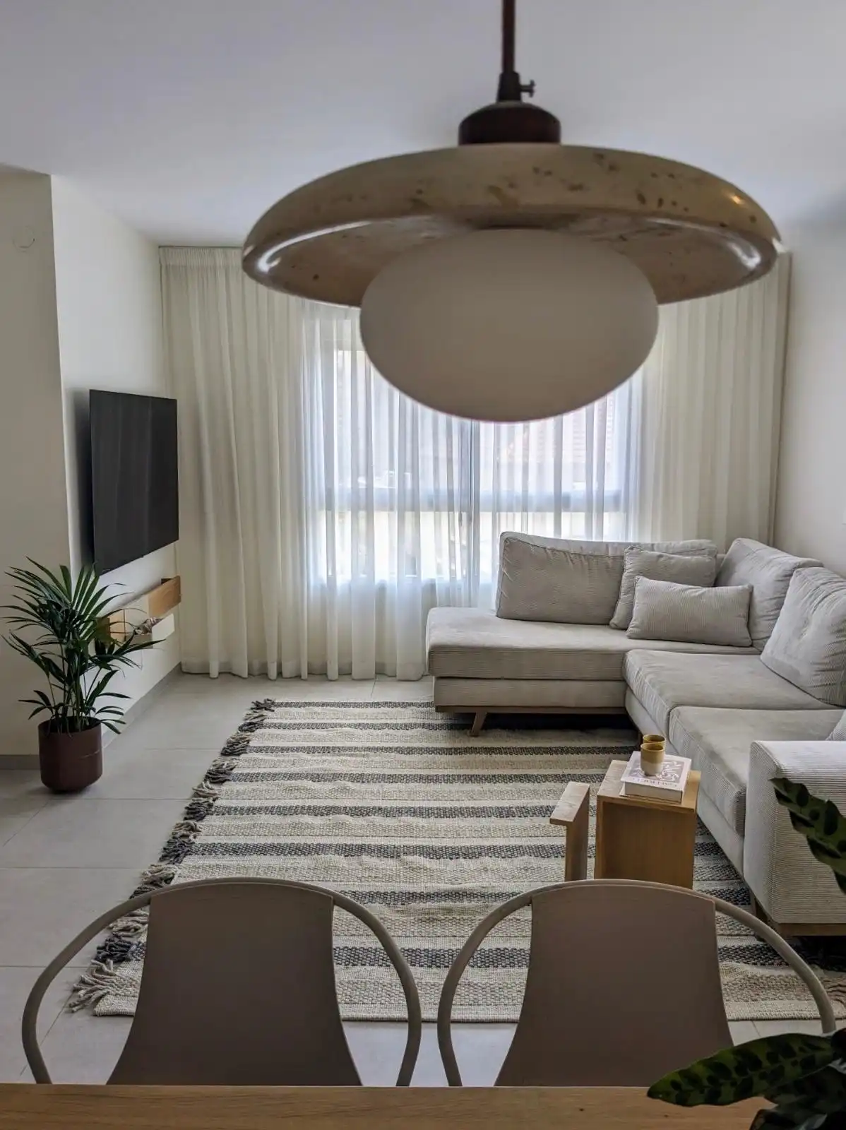 כיסאות בר סלון שטיח ונשכן בסגנון נורדי