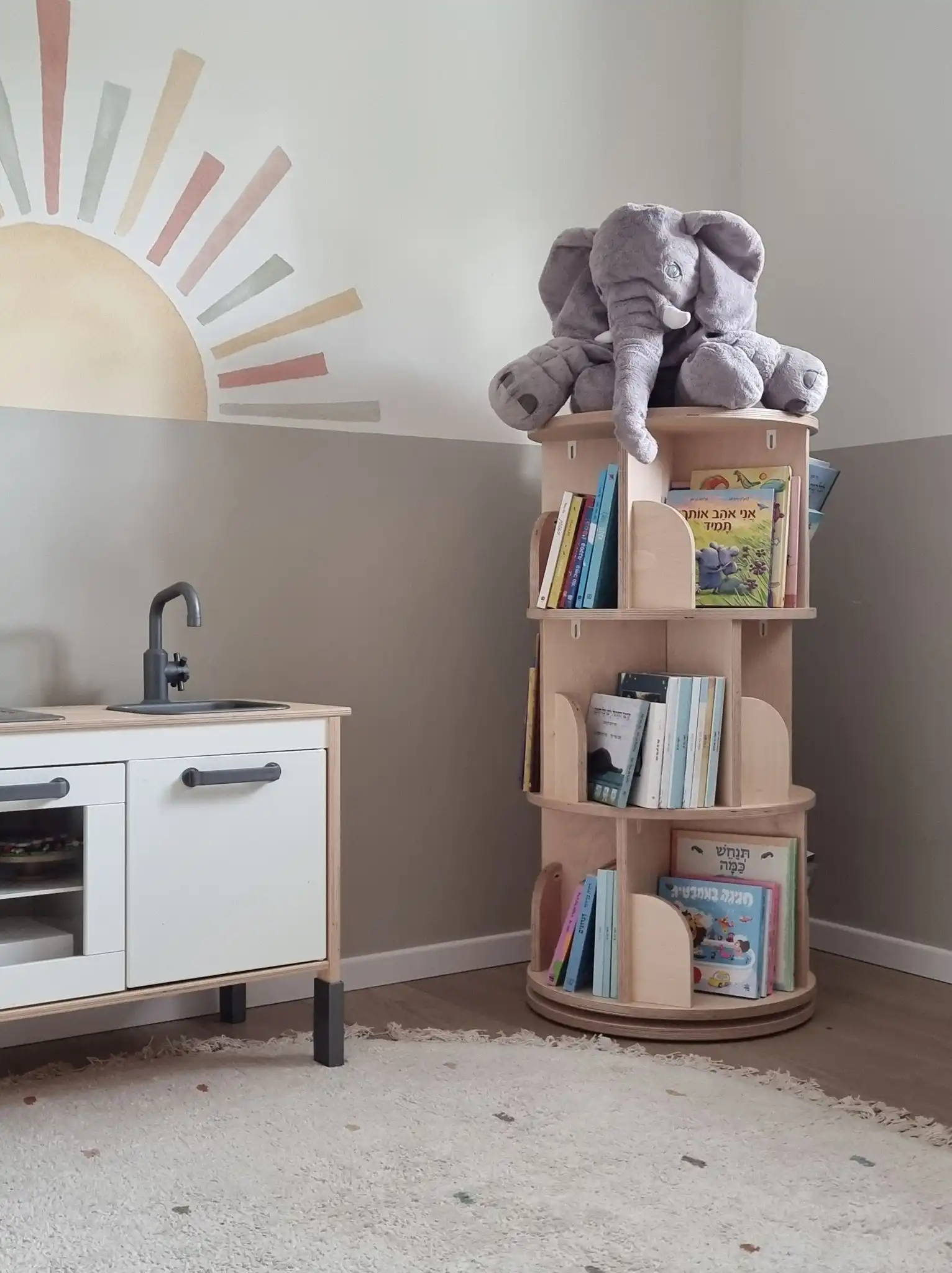 חדר משחקים קרוסלת ספרים מעץ