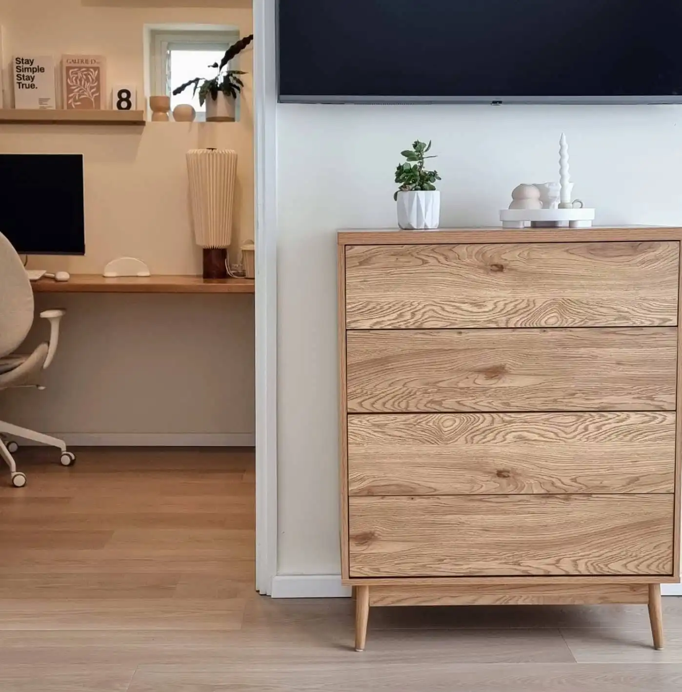 חדר שינה עם קיר לבנים חשוף